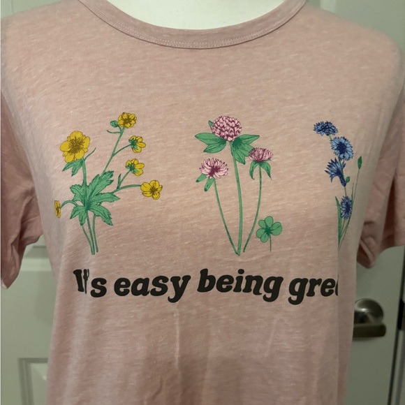 "Its Easy Being Green" floral pink basic tee size XL - Picture 4 of 10
